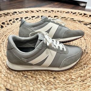Kizik Milan Sneakers Men’s Size 7 Women’s 8.5 Gray Suede Shoes Sneakers Comfort